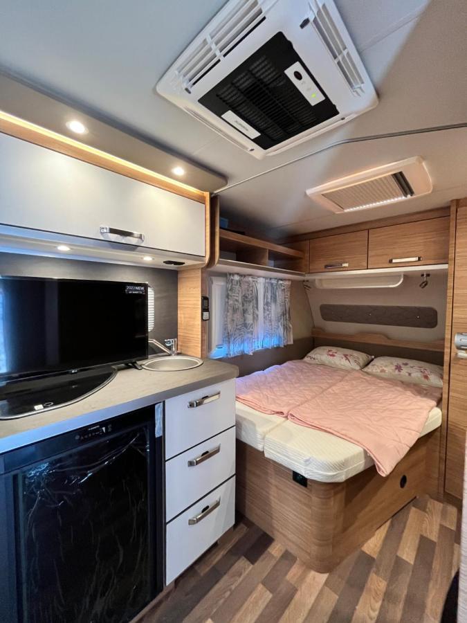 Lakokocsik A Tengerparton - Caravans At The Sandy Beach Privlaka  Εξωτερικό φωτογραφία