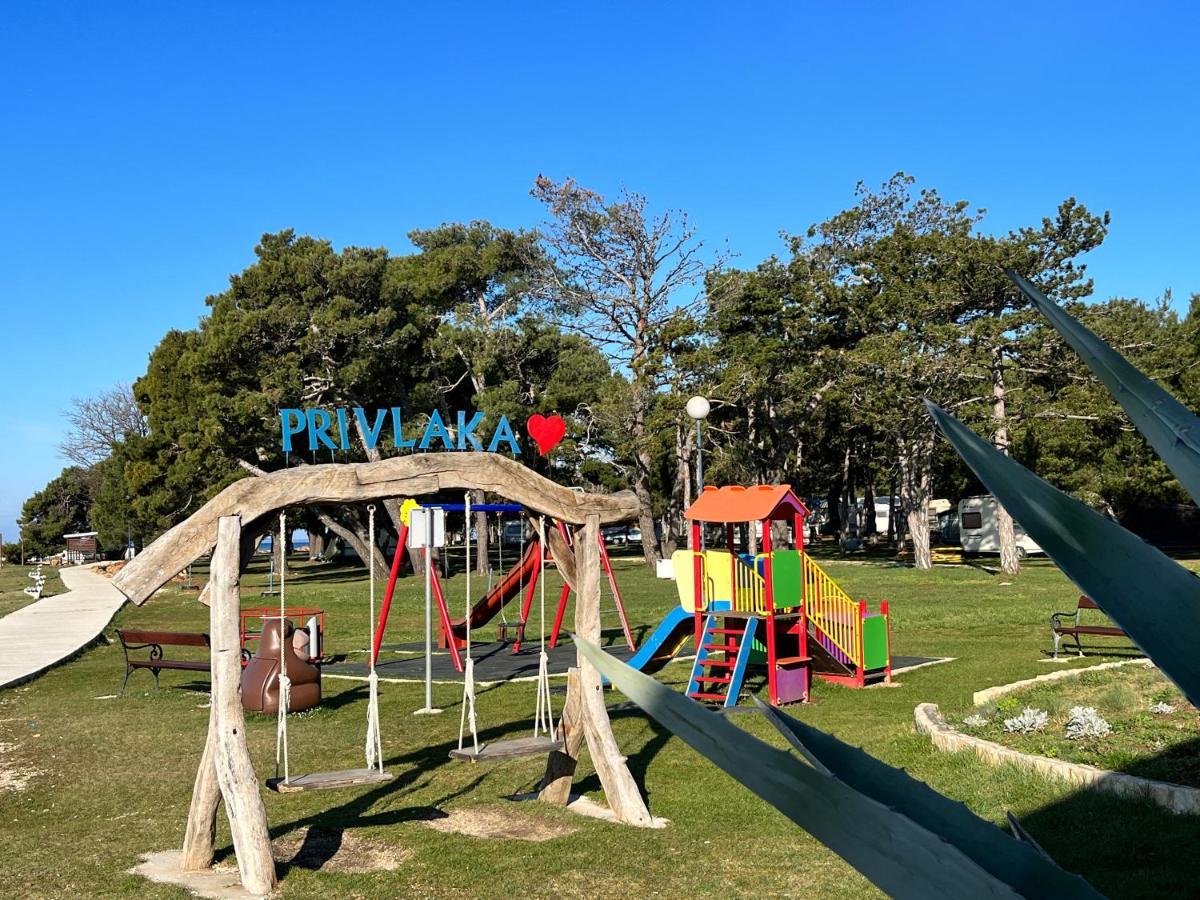 Lakokocsik A Tengerparton - Caravans At The Sandy Beach Privlaka  Εξωτερικό φωτογραφία